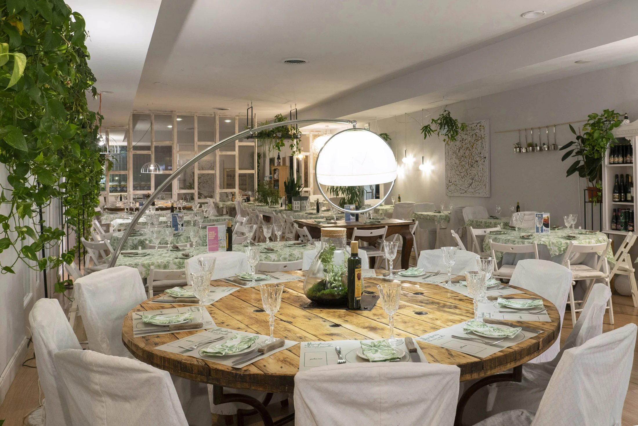 Main dining room with a large round table